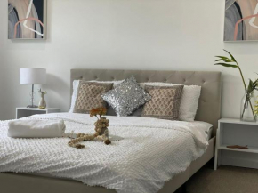 Evies East Retreat with Spa, Geelong